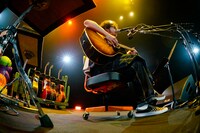 奥田民生「ひとり股旅スペシャル＠日本武道館」の様子。（撮影：三浦憲治）