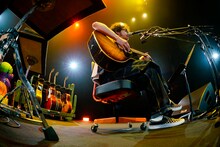 奥田民生「ひとり股旅スペシャル＠日本武道館」の様子。（撮影：三浦憲治）