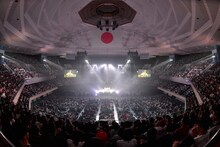 奥田民生「ひとり股旅スペシャル＠日本武道館」の様子。（撮影：三浦憲治）