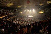 奥田民生「ひとり股旅スペシャル＠日本武道館」の様子。（撮影：三浦憲治）