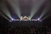 奥田民生「ひとり股旅スペシャル＠日本武道館」の様子。（撮影：三浦憲治）