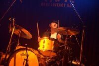 岡本啓佑（Dr）（撮影：ohagi）