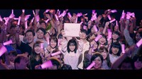 乃木坂46「帰り道は遠回りしたくなる」ミュージックビデオのワンシーン。