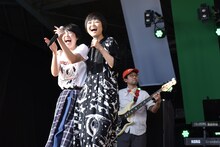 Megu（左）と弓木英梨乃（右）。