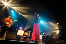 SHE IS SUMMER（撮影：曽我美芽）