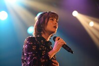 SHE IS SUMMER（撮影：曽我美芽）