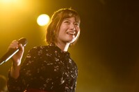 SHE IS SUMMER（撮影：曽我美芽）