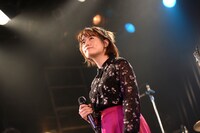 SHE IS SUMMER（撮影：曽我美芽）