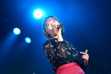 SHE IS SUMMER（撮影：曽我美芽）