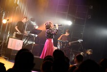 SHE IS SUMMER（撮影：曽我美芽）