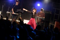 SHE IS SUMMER（撮影：曽我美芽）