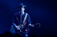 ホリエアツシ（Vo, G, Piano）（Photo by Rui Hashimoto［SOUND SHOOTER］）