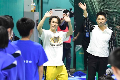 左からTETSUYA、USA。