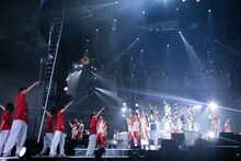 EXILEと釜石東中学校の生徒たち。