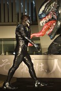 ヴェノムになりきって登場した中村獅童。