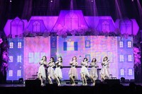 韓国・BLUE SQUARE アイマーケットホール公演で2DAYSライブを行ったOH MY GIRL。（写真提供：アリオラジャパン）