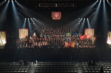 「私立恵比寿中学秋田分校～この町と人と学芸会が好きだから～」出演者の集合写真。（写真提供：SMEレコーズ）