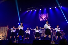 「私立恵比寿中学秋田分校～この町と人と学芸会が好きだから～」の様子。（写真提供：SMEレコーズ）