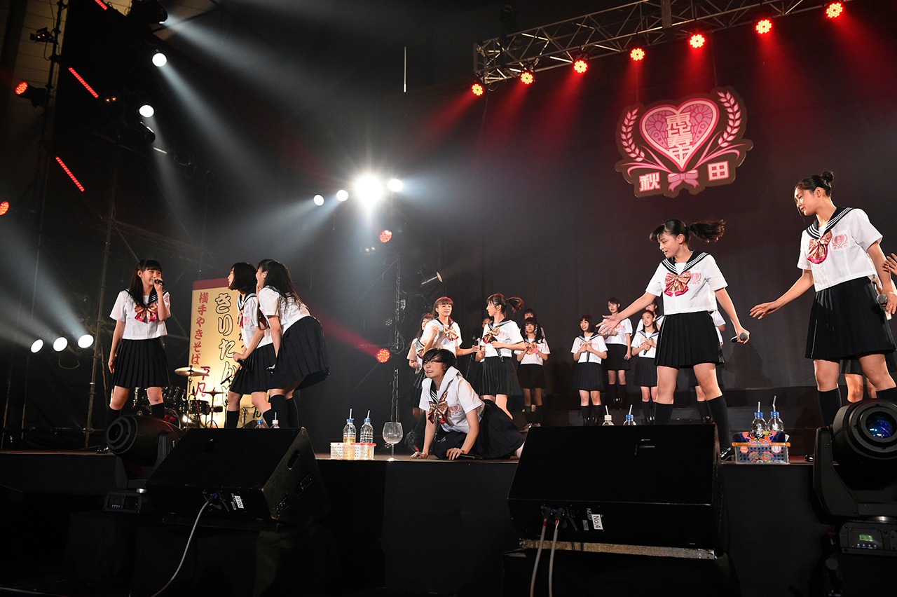 エビ中 with いぎなり東北産（写真提供：SMEレコーズ）