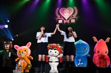 左から星名美怜、柏木ひなた。（写真提供：SMEレコーズ）