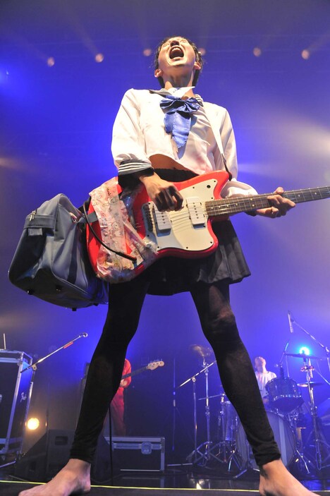 の子（Vo, G）（撮影：佐藤哲郎）