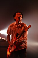 の子（Vo, G）（撮影：沼田学）