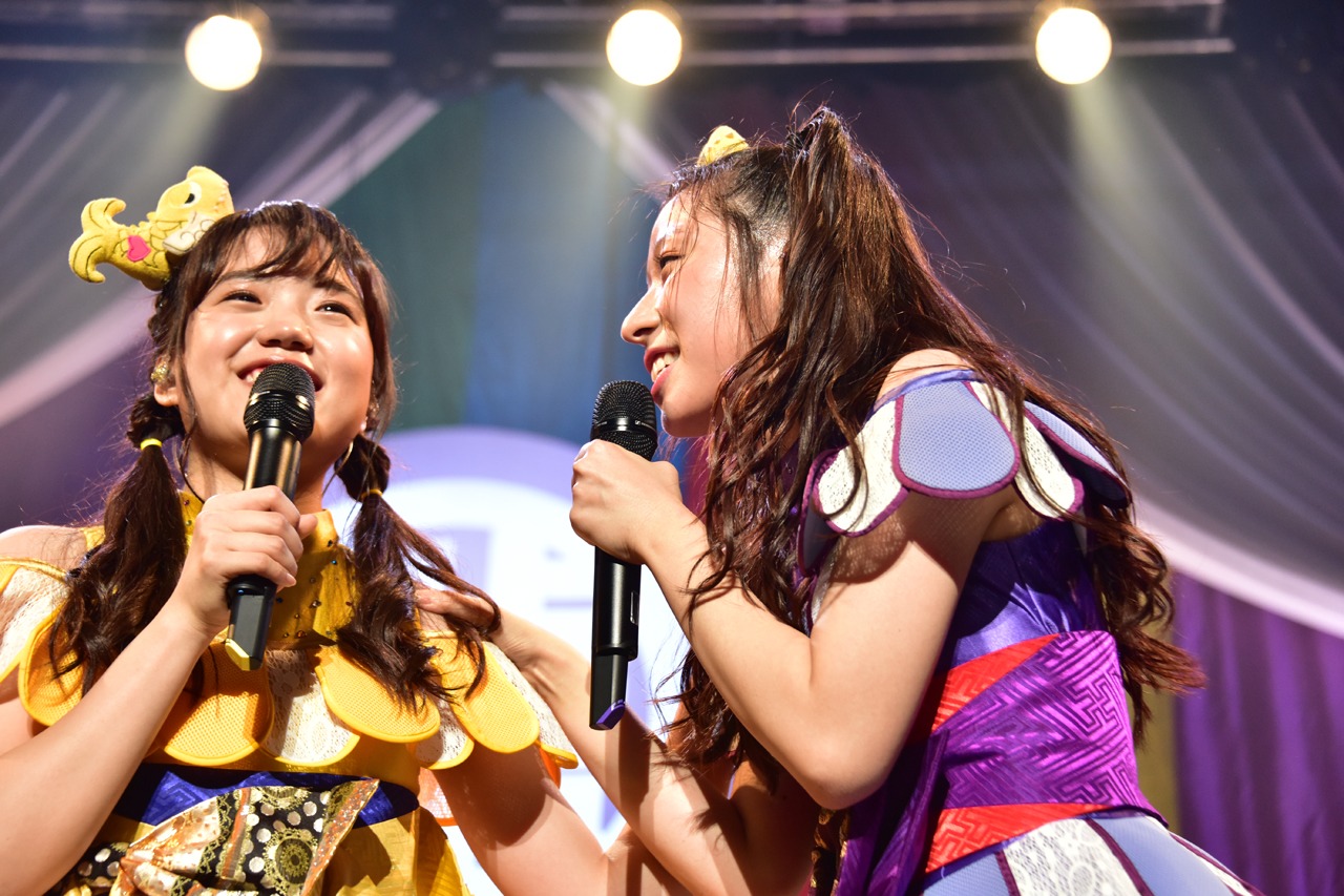左から伊藤千由李、大黒柚姫。