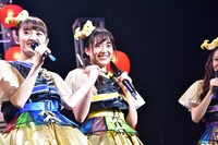 左から咲良菜緒、伊藤千由李。