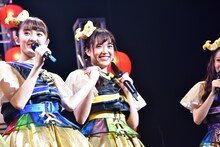 左から咲良菜緒、伊藤千由李。