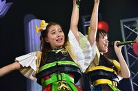 左から坂本遥奈、伊藤千由李。