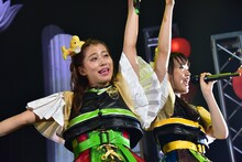 左から坂本遥奈、伊藤千由李。