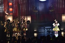 伊藤千由李のソロ曲「泣いてなんかいないよ」披露時の様子。