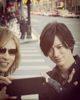 YOSHIKIのInstagtamより「火曜サプライズ イケメンアポなし祭り&YOSHIKIとアメリカ大上陸3HSP」撮影中のYOSHIKIとDAIGO。