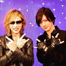 YOSHIKIのInstagtamより「火曜サプライズ イケメンアポなし祭り&YOSHIKIとアメリカ大上陸3HSP」撮影中のYOSHIKIとDAIGO。