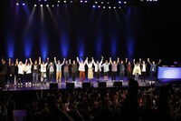 「ラブとポップ フェス ～好きだった人を思い出す歌がある～」フィナーレの様子。（撮影：西槇太一）