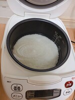 炊飯器がエラー表示で使えないことを報告する際、まおがTwitterにアップした写真。