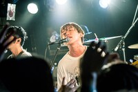 GEN（B, Vo）（撮影：ヤオタケシ）