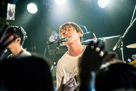 GEN（B, Vo）（撮影：ヤオタケシ）