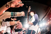 HIROKAZ（G）（撮影：ヤオタケシ）