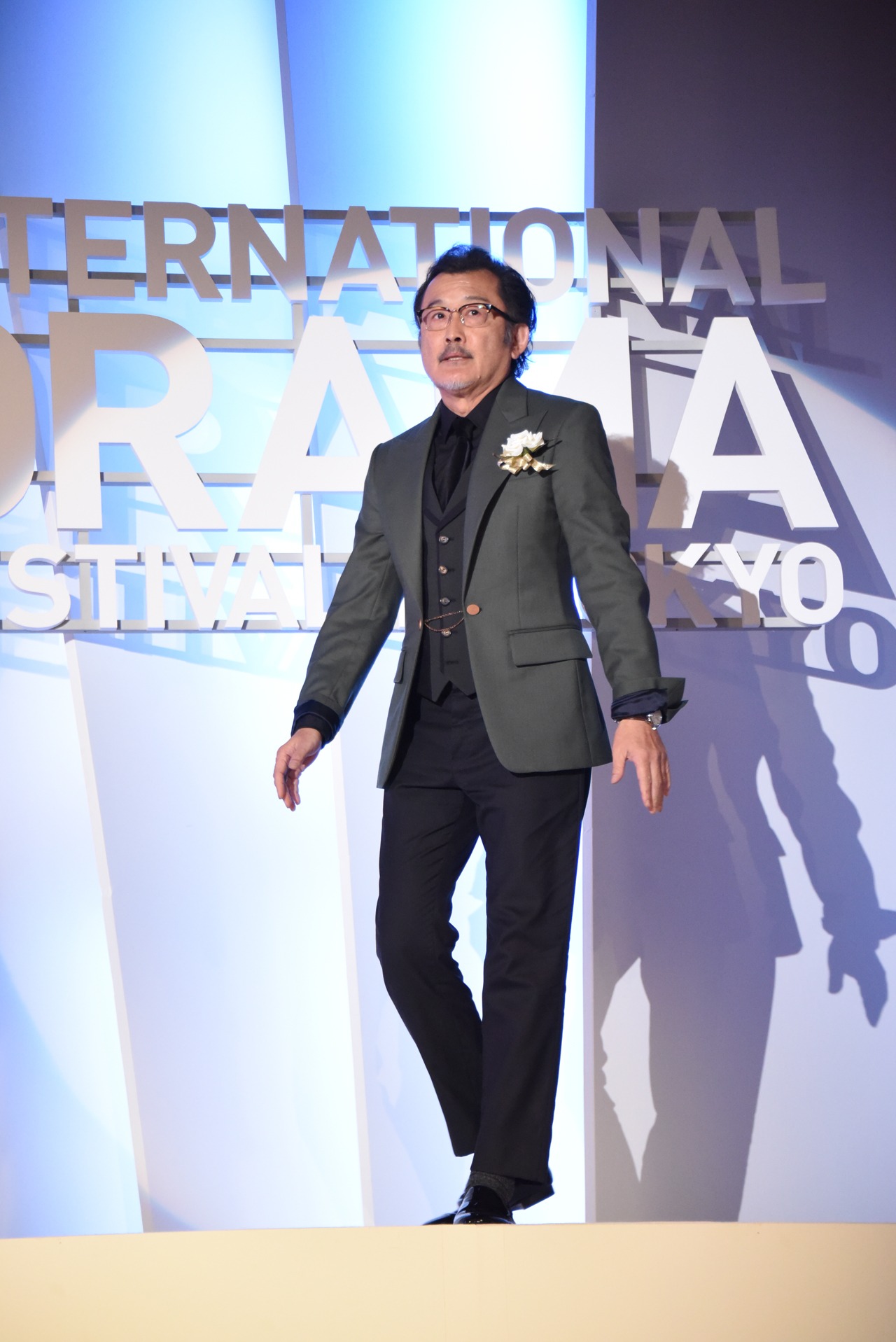 吉田鋼太郎
