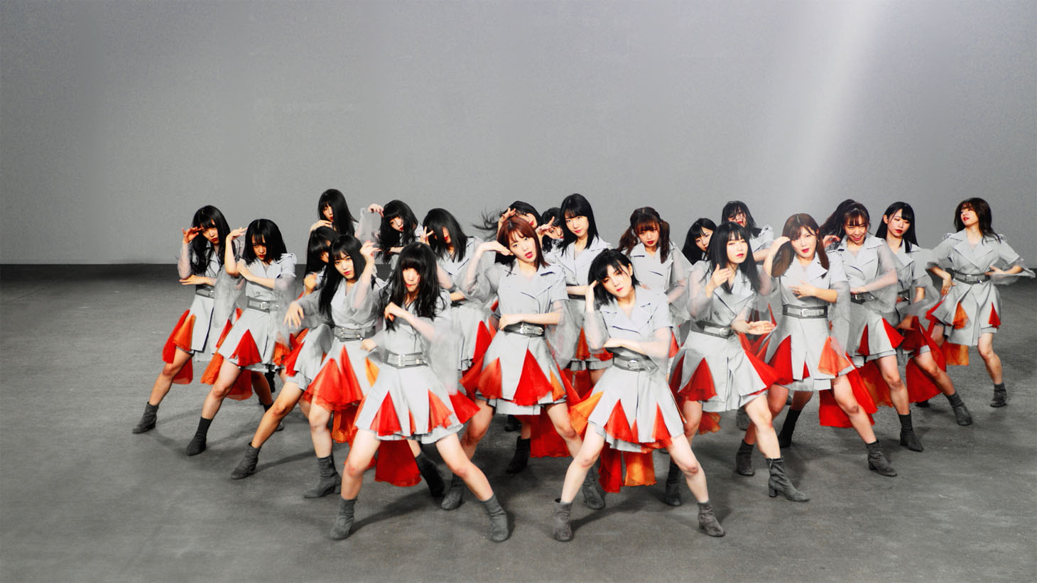 AKB48「NO WAY MAN」ミュージックビデオのワンシーン。（c）AKS/キングレコード