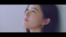AKB48「センチメンタルトレイン」完全版ミュージックビデオのワンシーン。(c)AKS/キングレコード