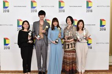 「アンナチュラル」チーム。左から2番目が米津玄師。(c)TBS