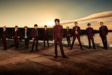 「明日以外すべて燃やせ feat.宮本浩次」のアーティスト写真。