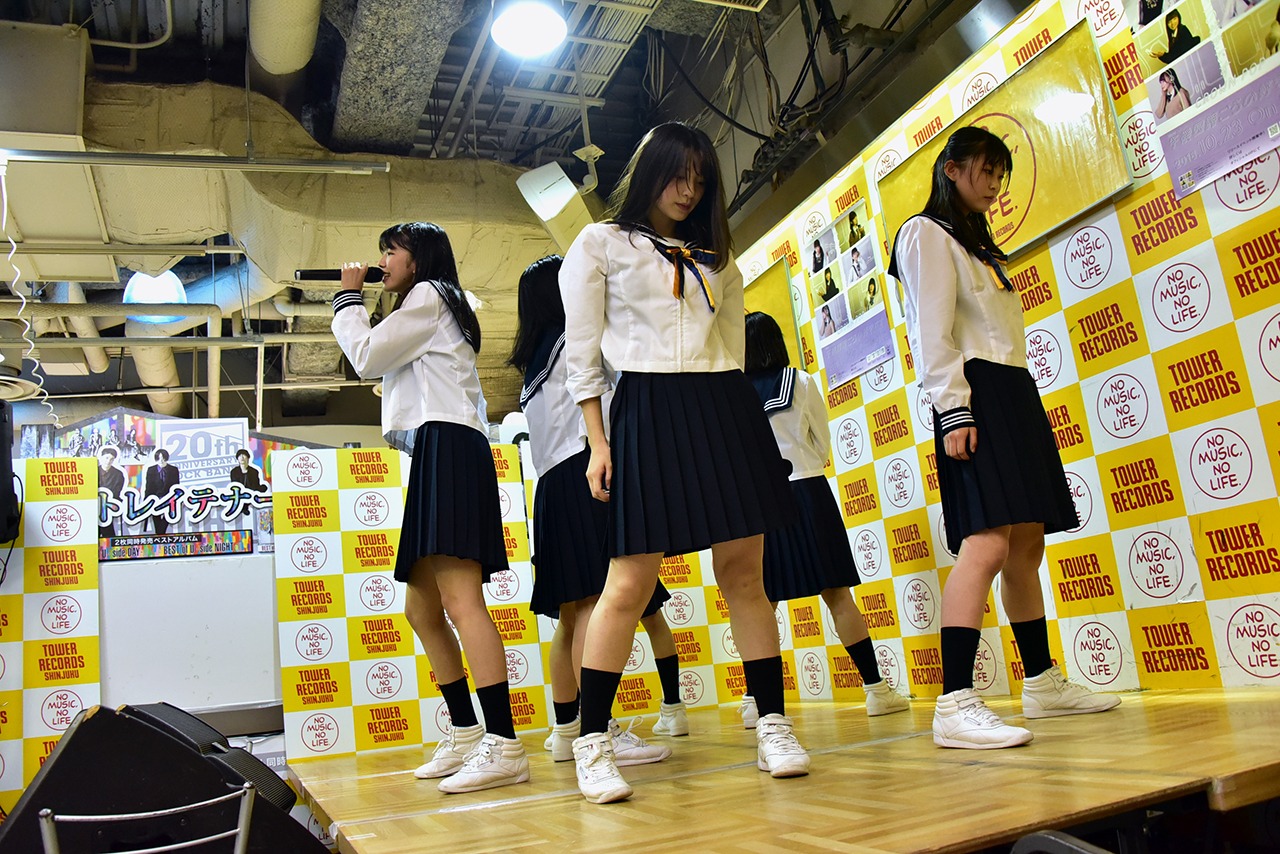 CROWN POP「午後四時ごろの好きです」リリース記念イベントの様子。