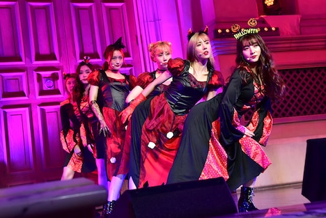 Dreamcatcherのフリーライブ様子。