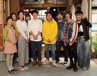 SUPER BEAVERと「僕らは奇跡でできている」キャスト陣。