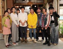 SUPER BEAVERと「僕らは奇跡でできている」キャスト陣。