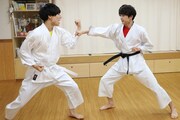 空手の組手に挑戦するユースケとユーキ。
