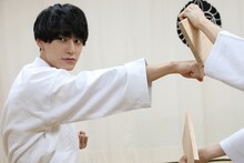 板割りに挑戦したユースケ。